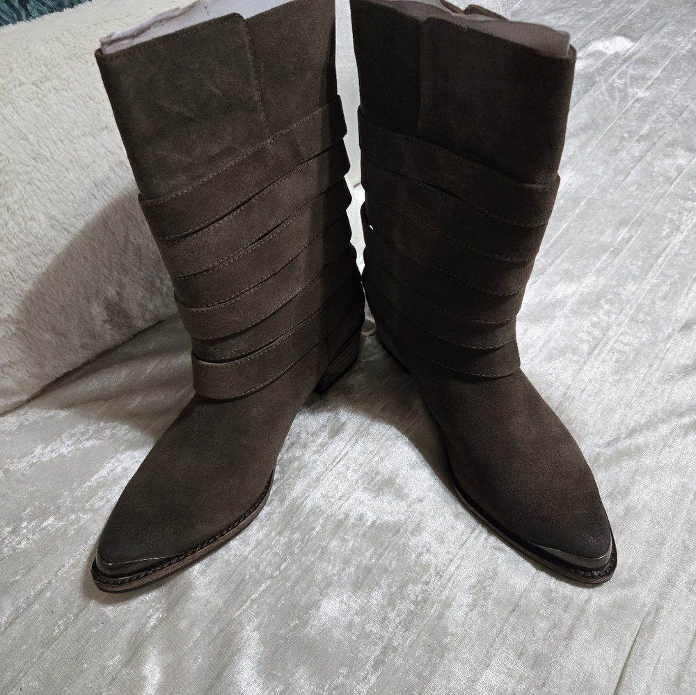 Women's Brown Suede Boots By Splendid Anthropology Size 7 1 /2 .NWOT  Never Worn